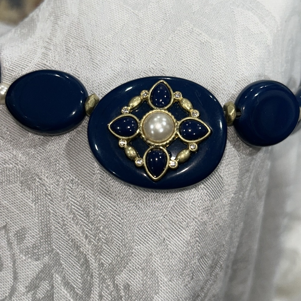 Avon Vintage NRT necklace